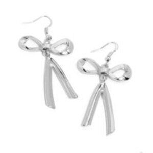 Paparazzi Dapper Delivery - Silver Bow Earrings